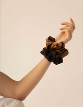 Load image into Gallery viewer, PRISM Silk Scrunchies Black/Brown
